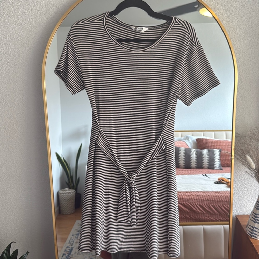 BB DAKOTA (By Steve Madden) ivory and black striped dress
